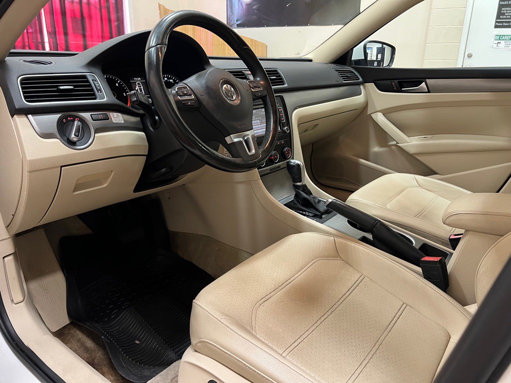 2015 Volkswagen Passat Image 27