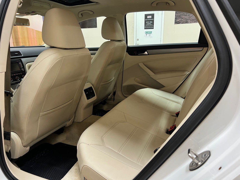 2015 Volkswagen Passat Image 29