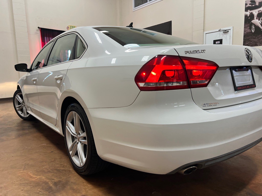 2015 Volkswagen Passat Image 36