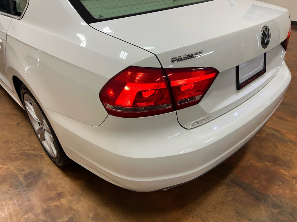 2015 Volkswagen Passat Image 38