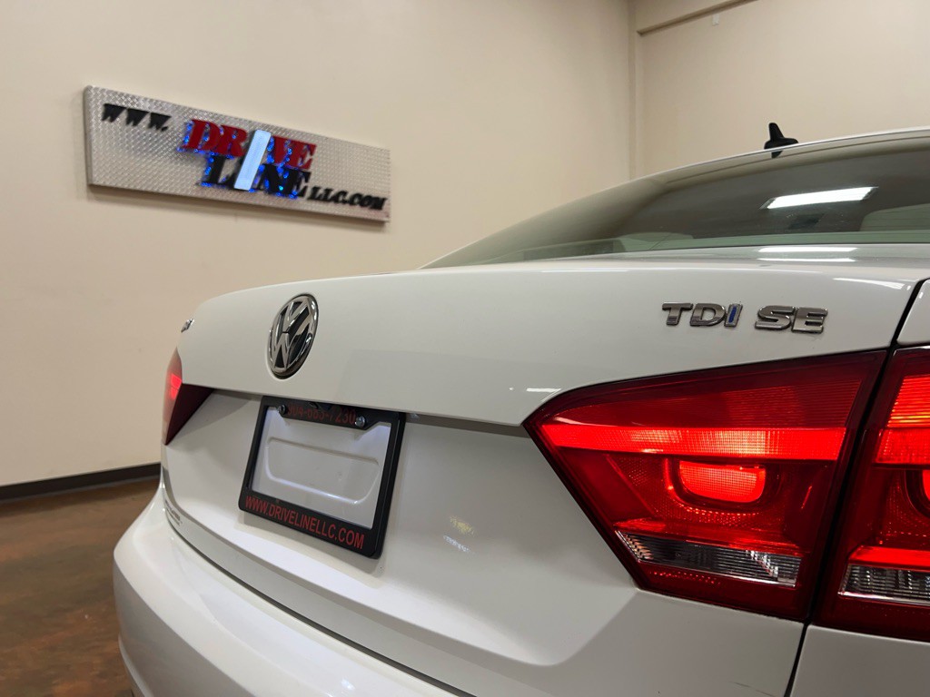 2015 Volkswagen Passat Image 40