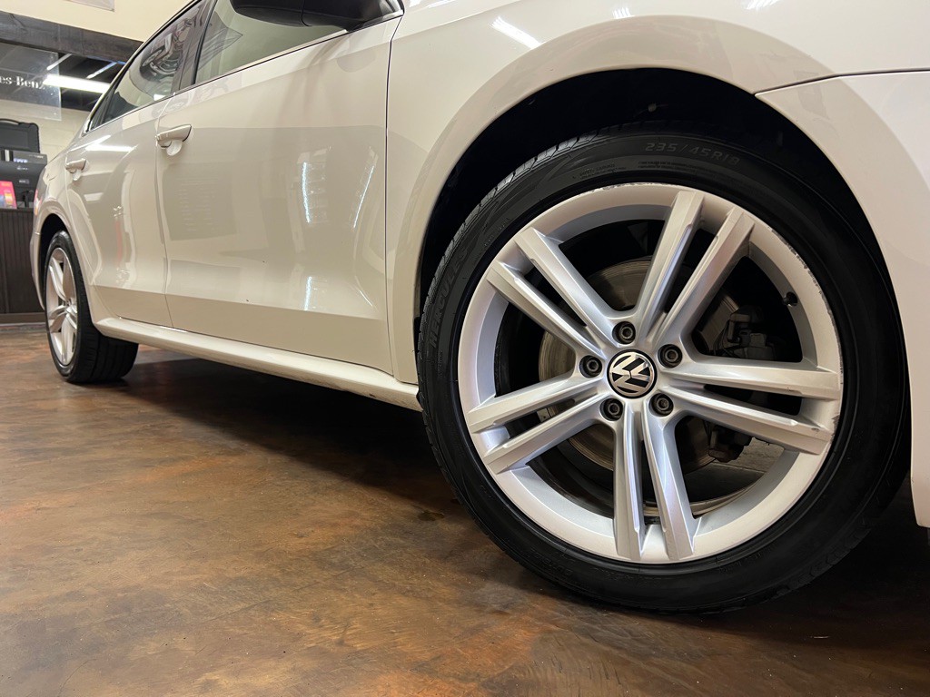 2015 Volkswagen Passat Image 41