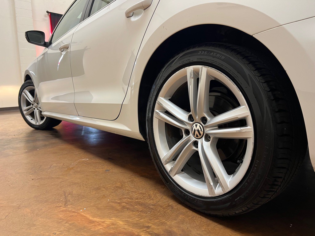 2015 Volkswagen Passat Image 42