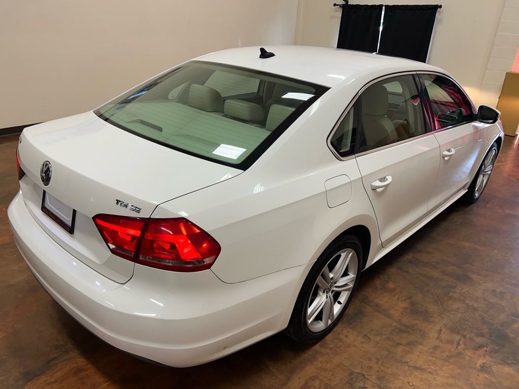 2015 Volkswagen Passat Image 44