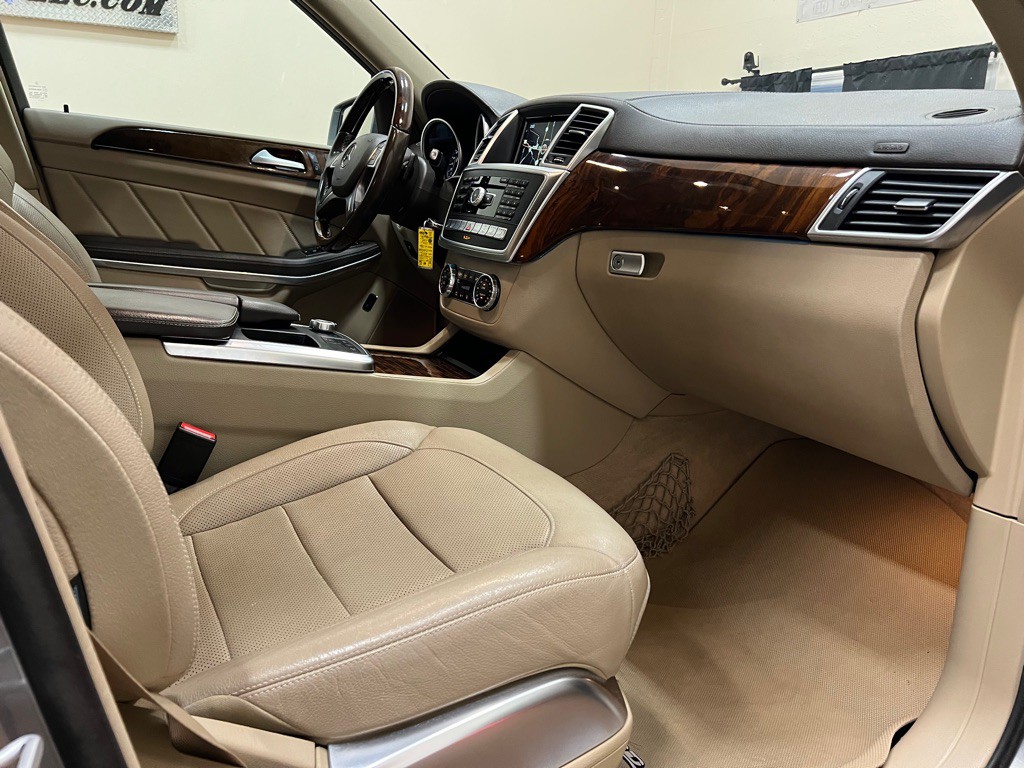 2015 Mercedes-Benz GL-Class Image 40