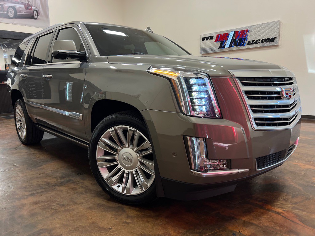 2017 Cadillac Escalade Image 1