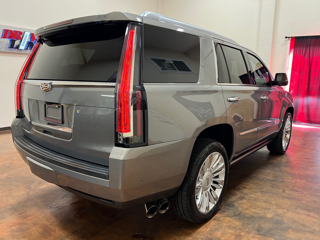 2017 Cadillac Escalade Image 9