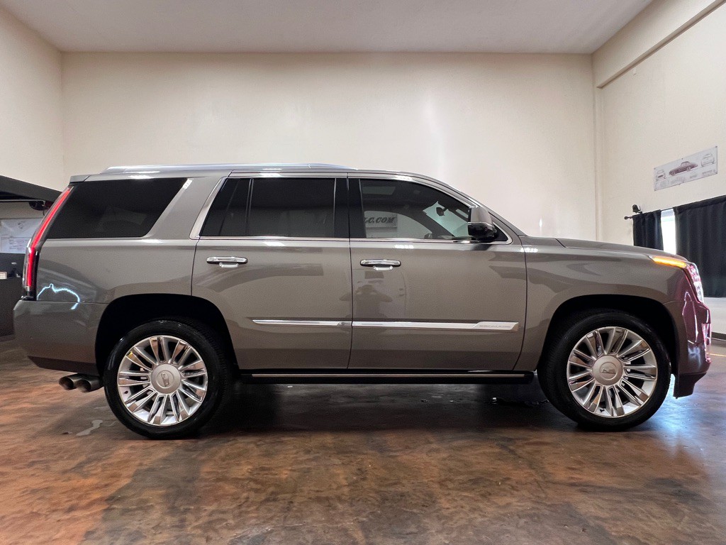 2017 Cadillac Escalade Image 10