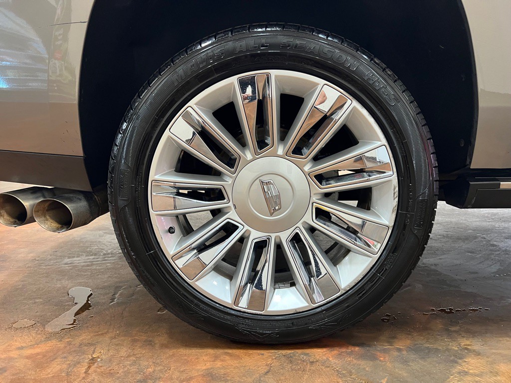 2017 Cadillac Escalade Image 12