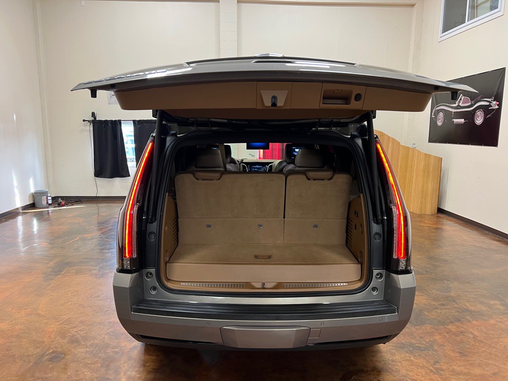 2017 Cadillac Escalade Image 14