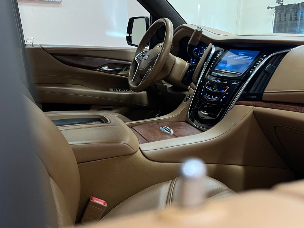 2017 Cadillac Escalade Image 21