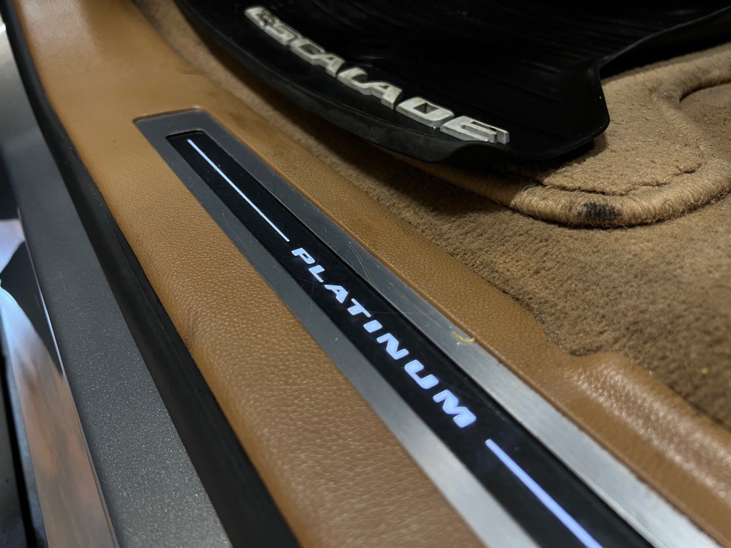 2017 Cadillac Escalade Image 25