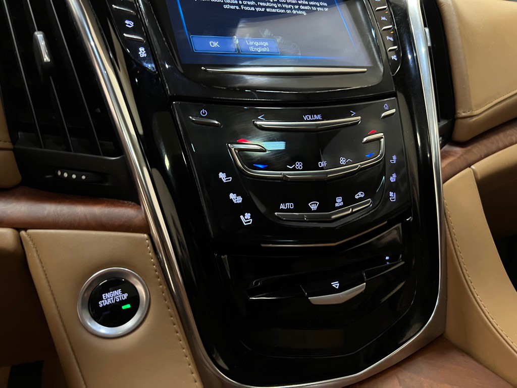 2017 Cadillac Escalade Image 31