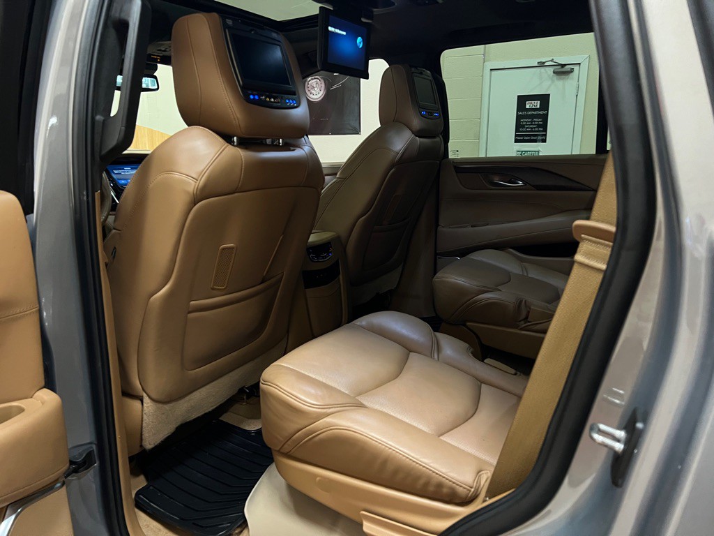 2017 Cadillac Escalade Image 41
