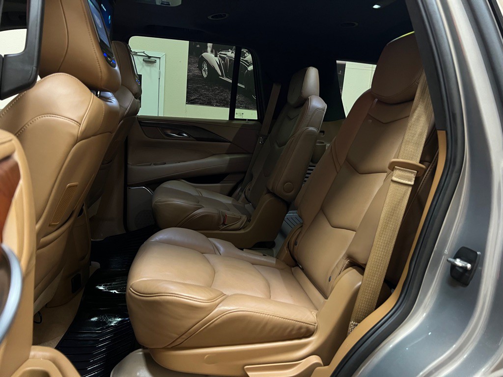 2017 Cadillac Escalade Image 43