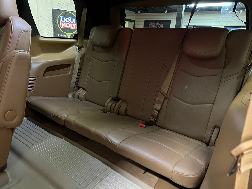 2017 Cadillac Escalade Image 46