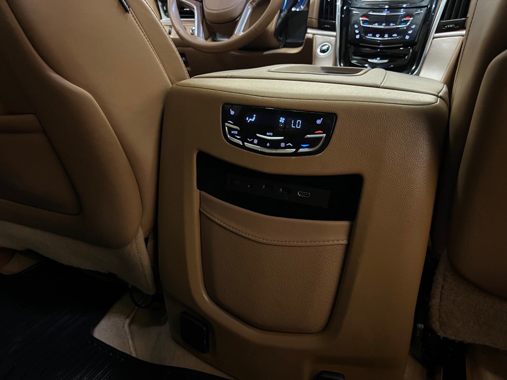 2017 Cadillac Escalade Image 48