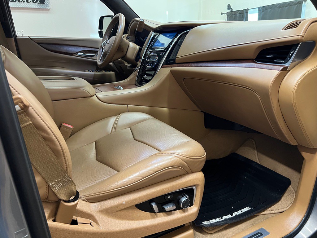 2017 Cadillac Escalade Image 55