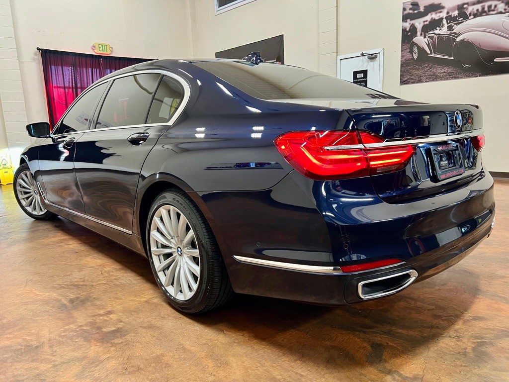 2018 BMW 7 Series Image 2