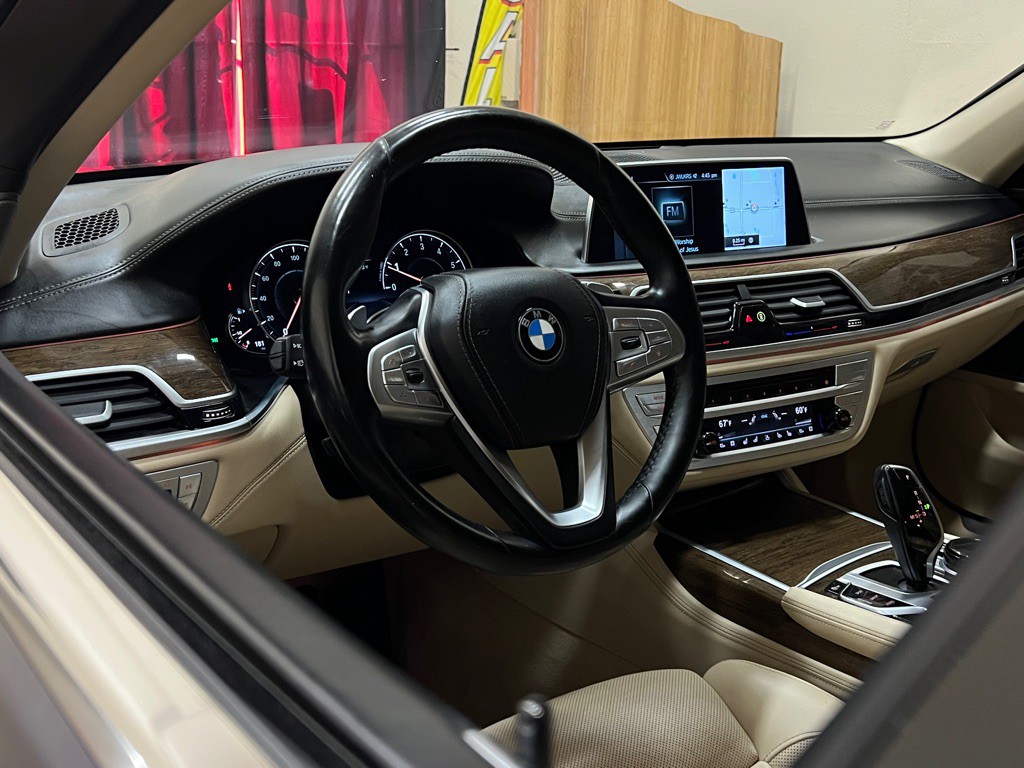 2018 BMW 7 Series Image 16