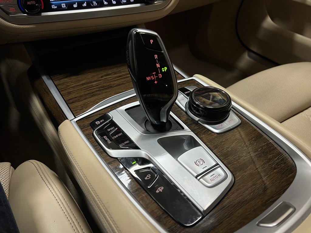 2018 BMW 7 Series Image 35