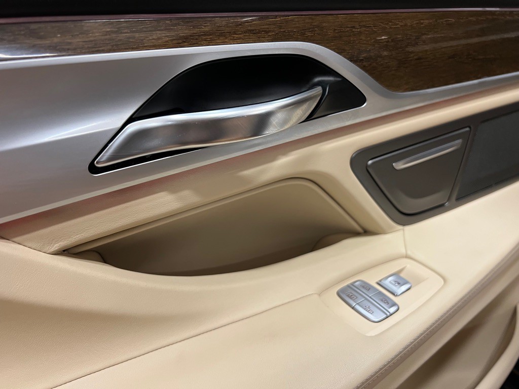 2018 BMW 7 Series Image 38