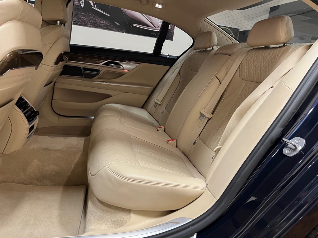 2018 BMW 7 Series Image 41