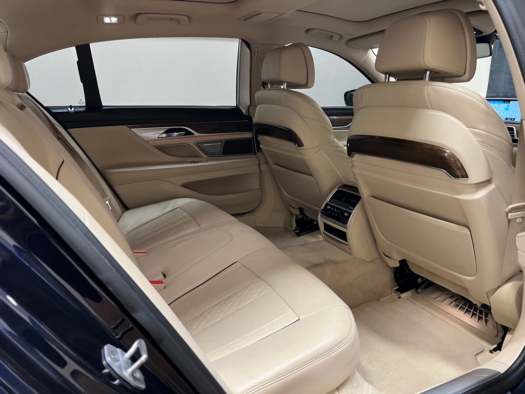 2018 BMW 7 Series Image 43