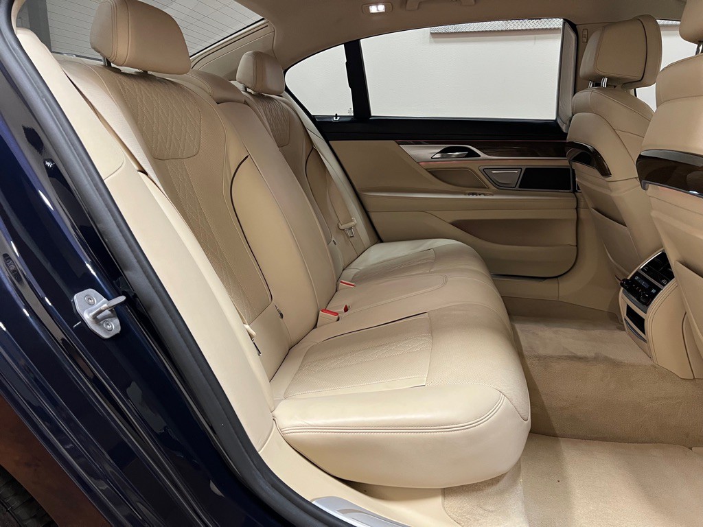 2018 BMW 7 Series Image 45