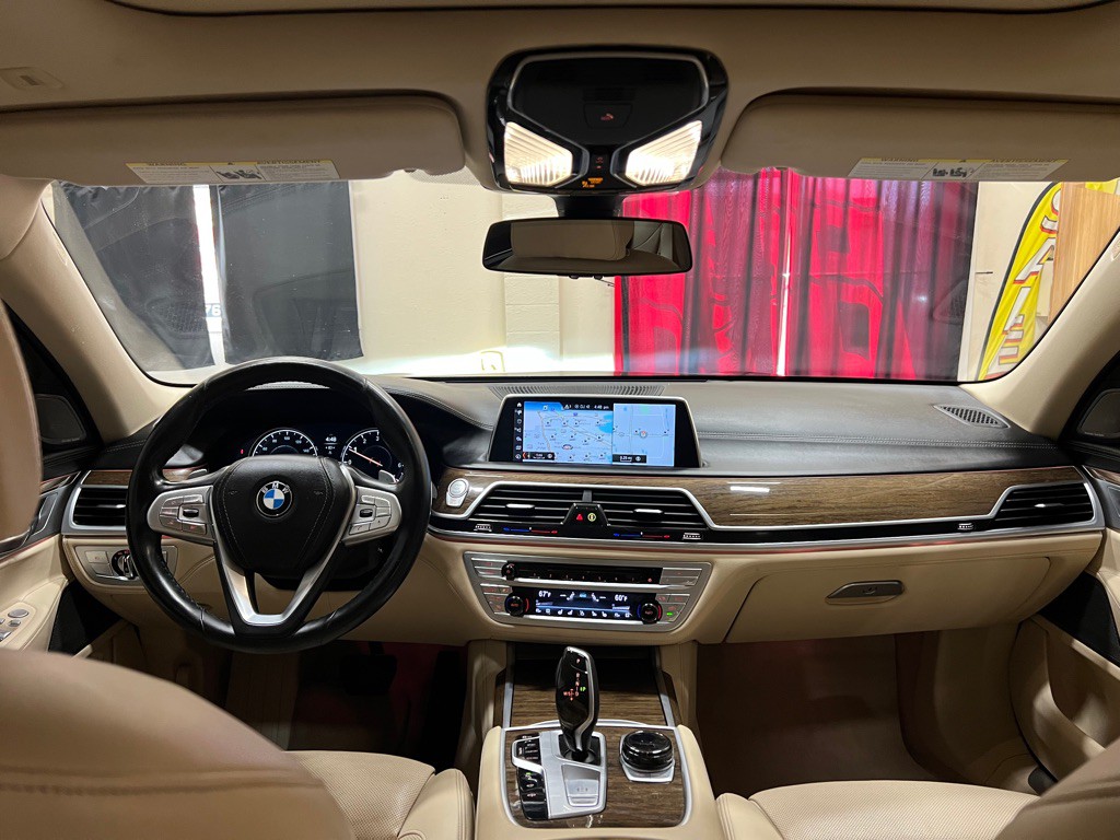 2018 BMW 7 Series Image 48