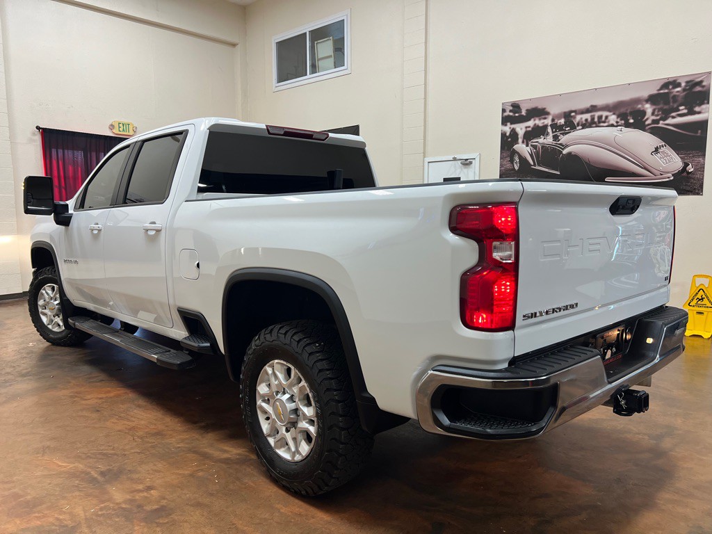 2023 Chevrolet Silverado 1500 Image 2