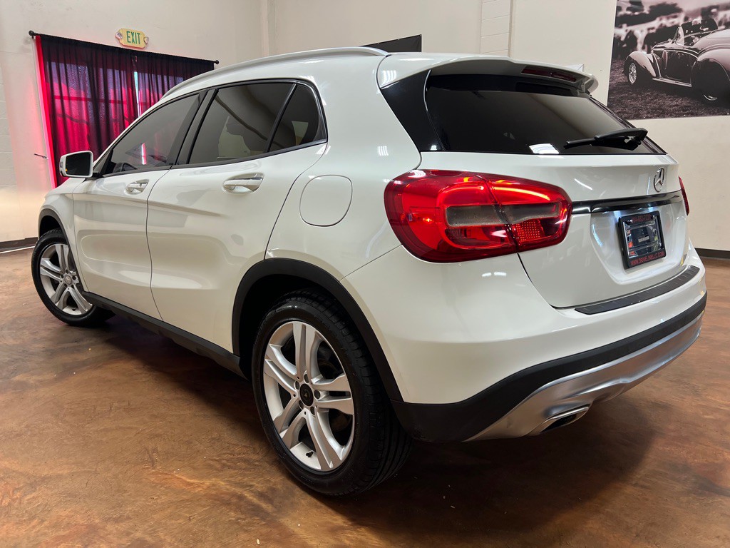 2016 Mercedes-Benz GLA-Class Image 2