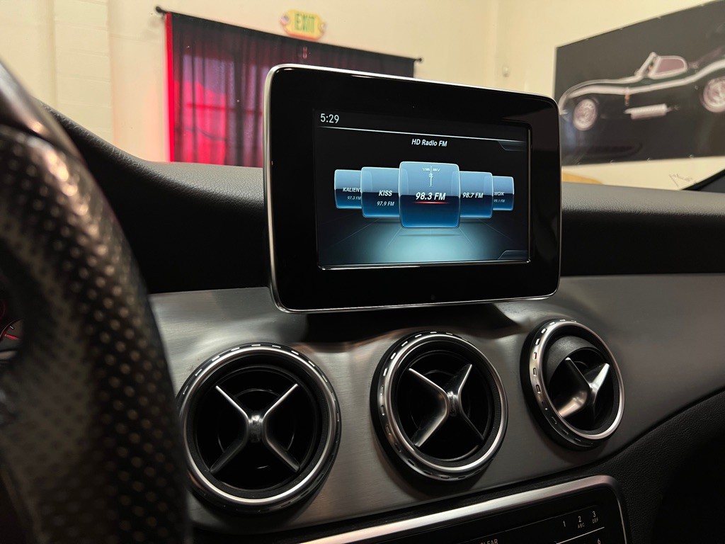 2016 Mercedes-Benz GLA-Class Image 24