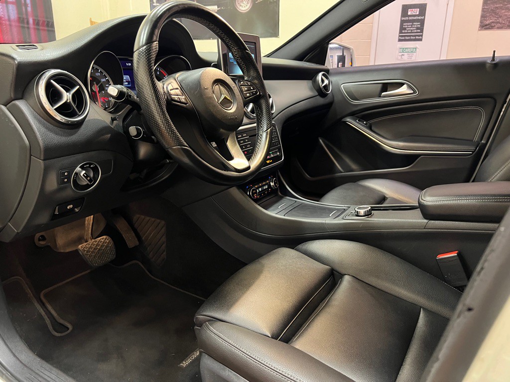 2016 Mercedes-Benz GLA-Class Image 28