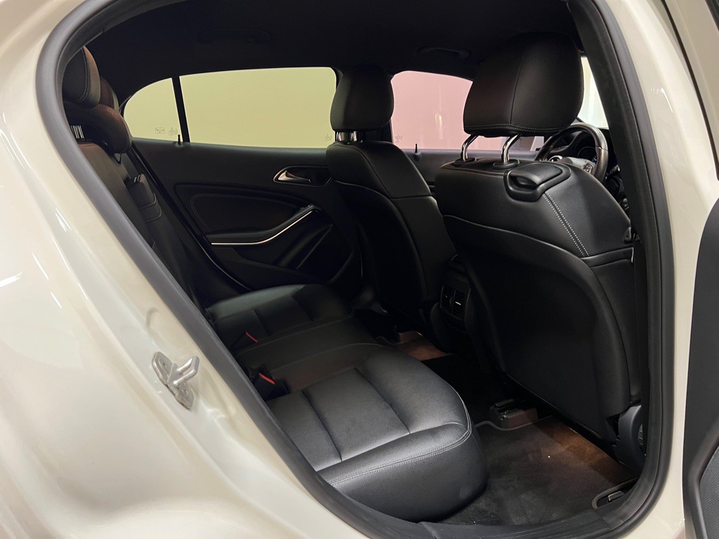 2016 Mercedes-Benz GLA-Class Image 33