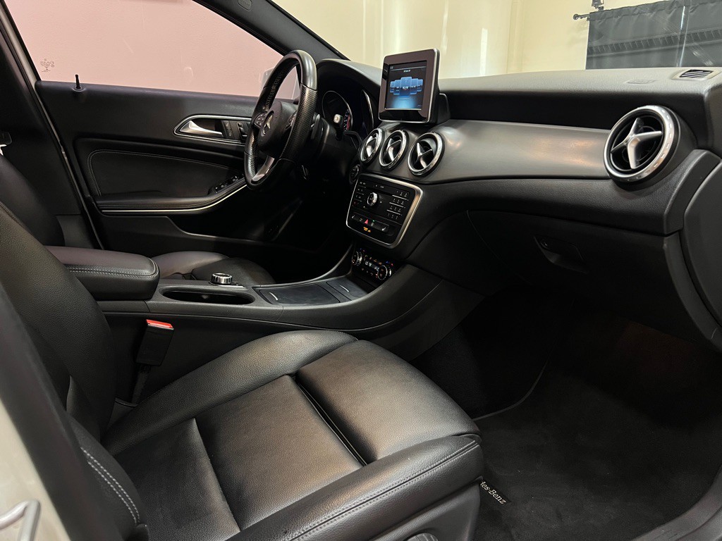 2016 Mercedes-Benz GLA-Class Image 35