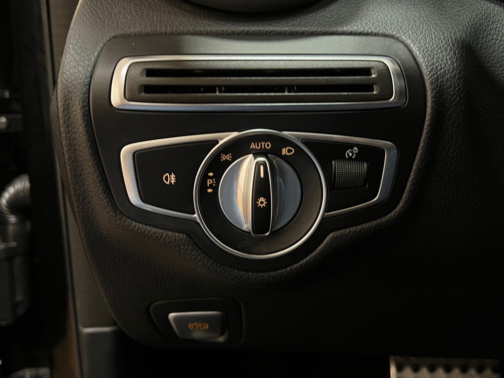 2019 Mercedes-Benz C-Class Image 19