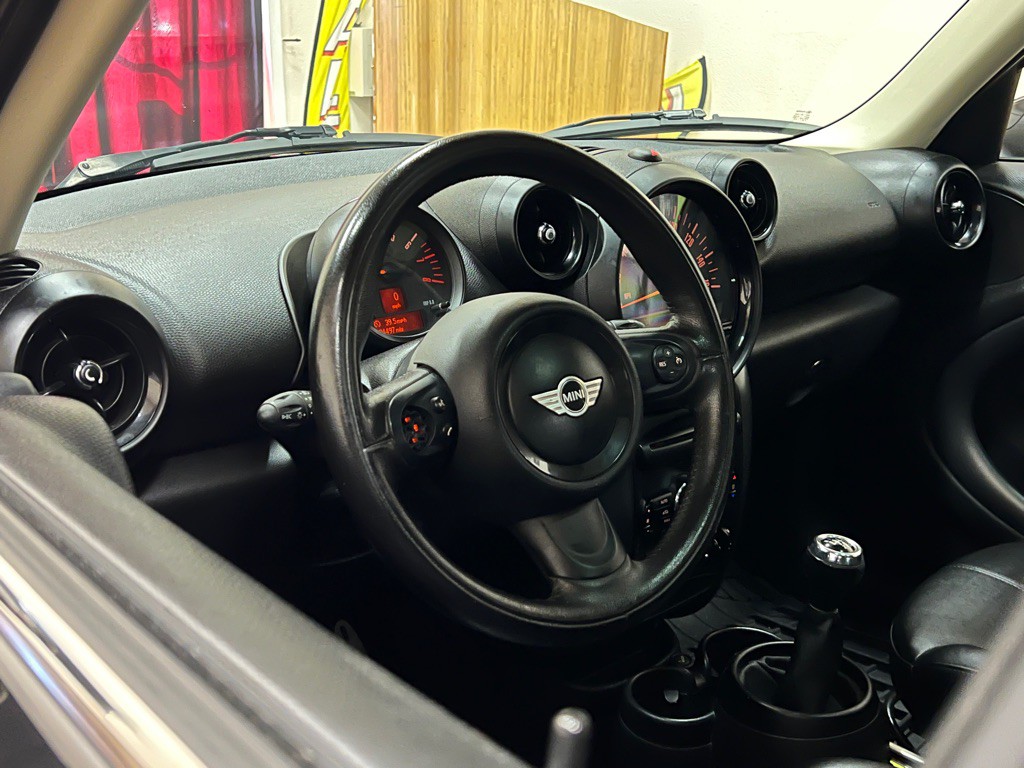 2015 MINI Countryman Image 16