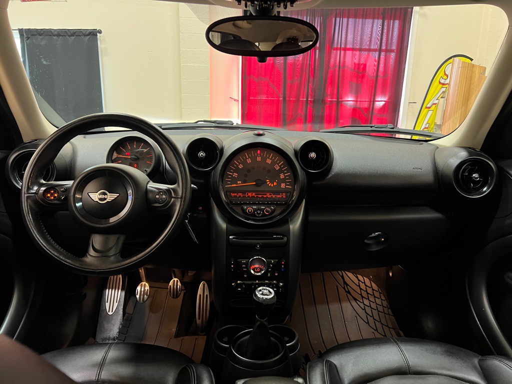 2015 MINI Countryman Image 17