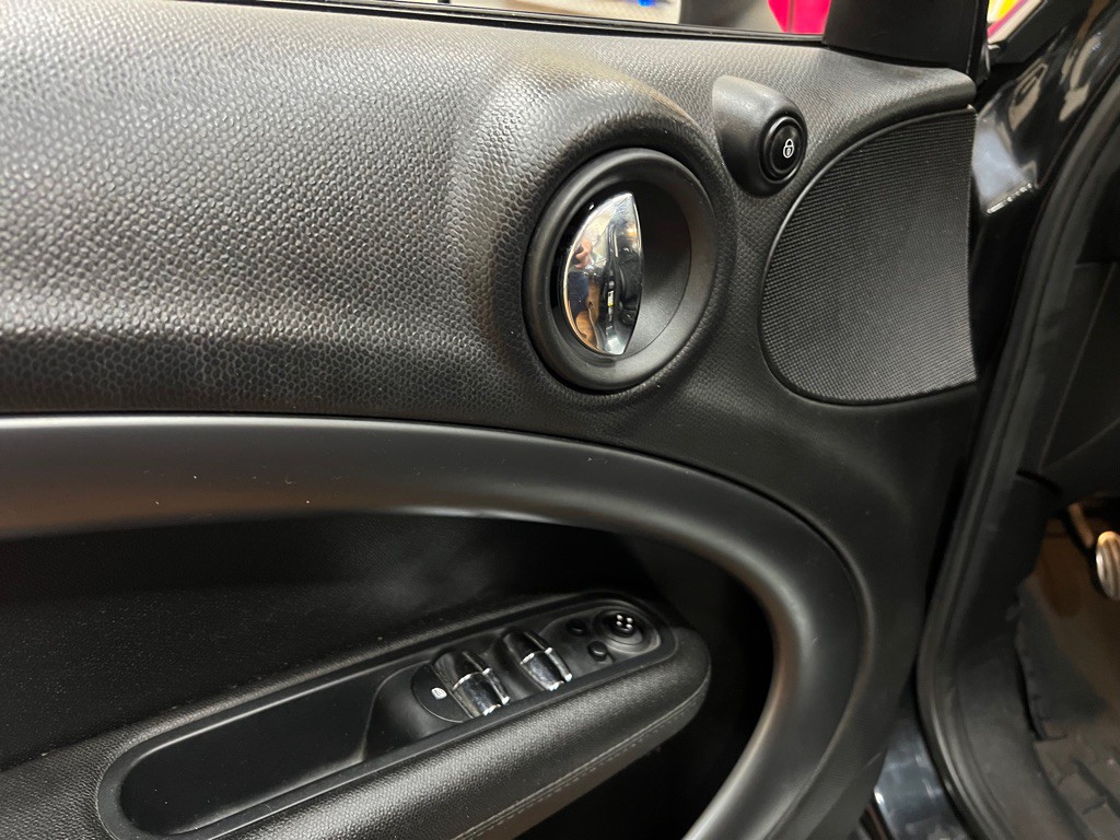 2015 MINI Countryman Image 19