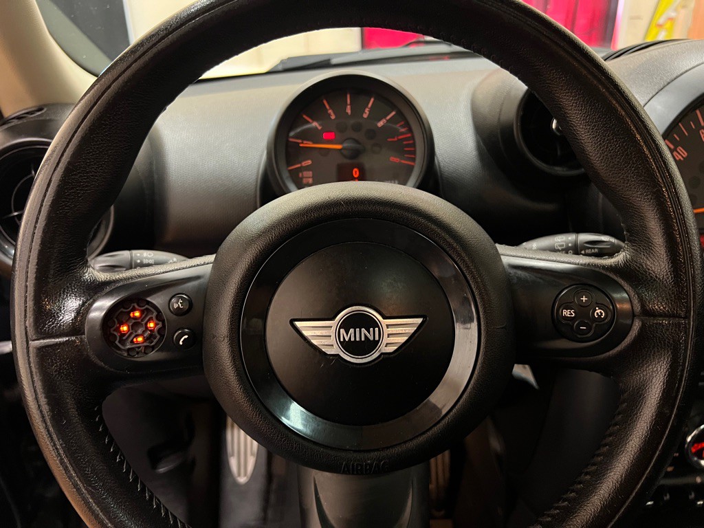 2015 MINI Countryman Image 21