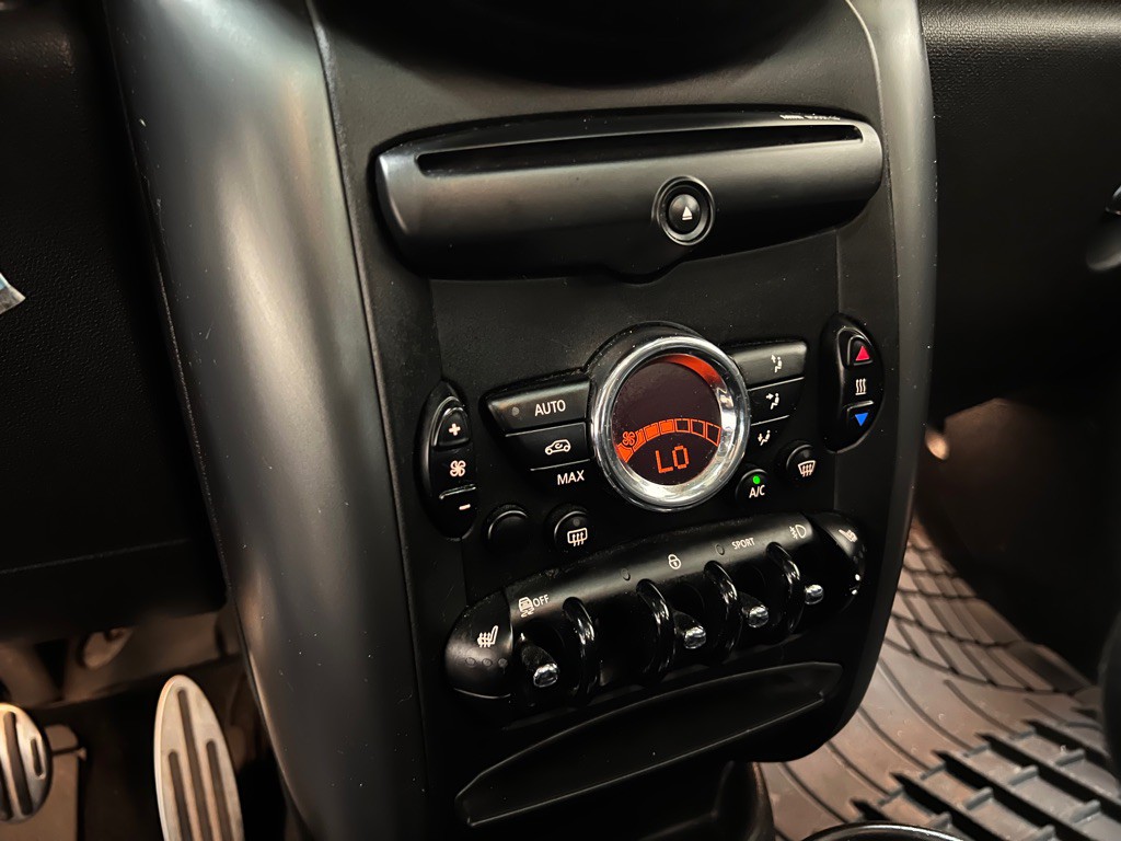 2015 MINI Countryman Image 25