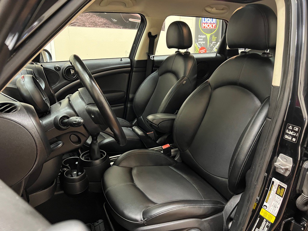 2015 MINI Countryman Image 28