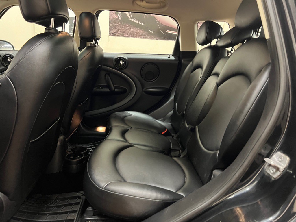 2015 MINI Countryman Image 30