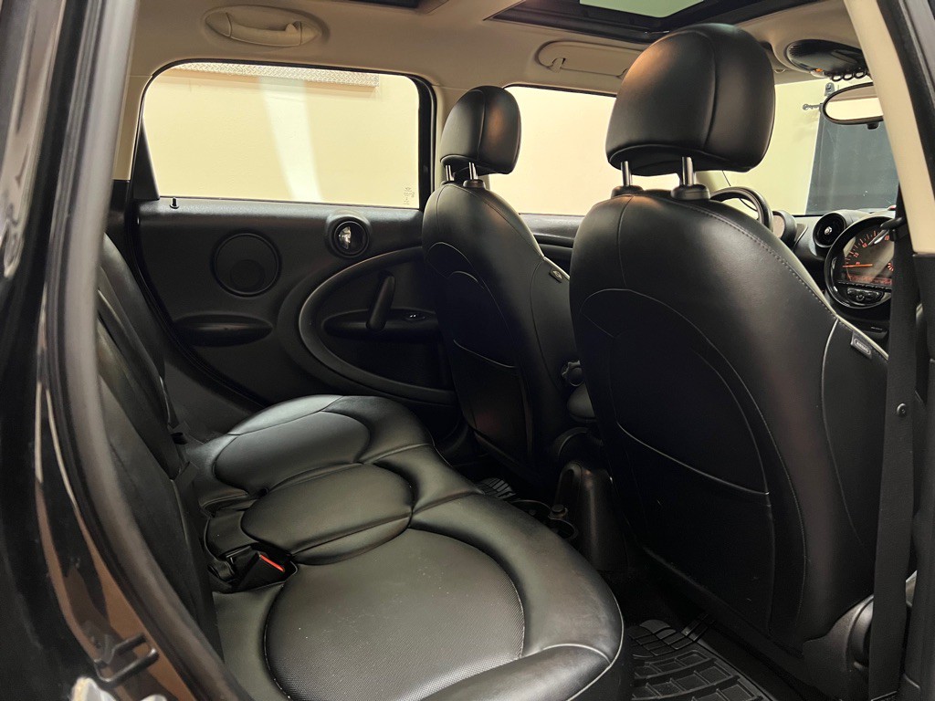 2015 MINI Countryman Image 32