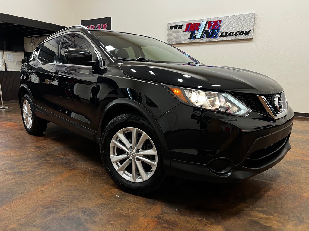 2017 Nissan Rogue Image 1