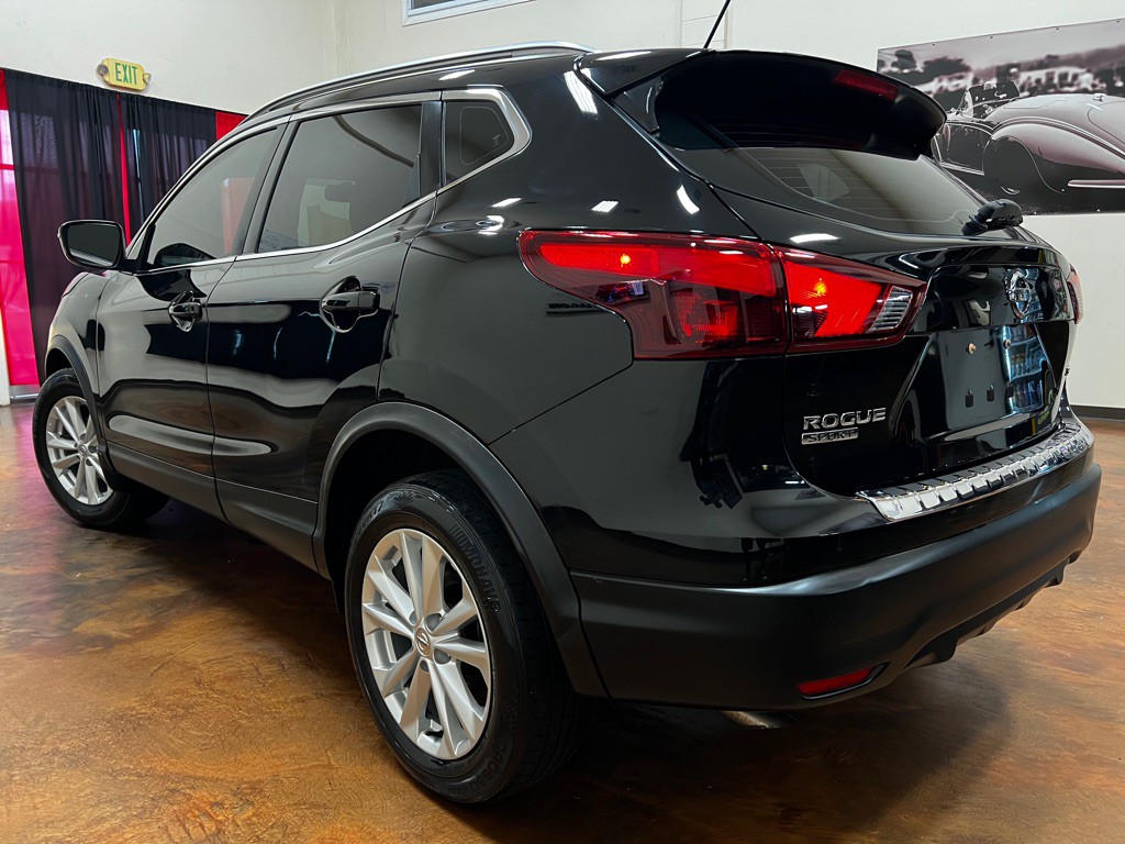 2017 Nissan Rogue Image 2
