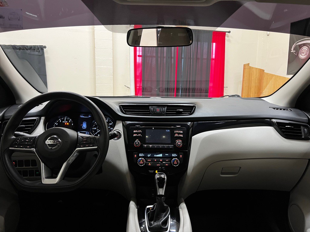 2017 Nissan Rogue Image 12