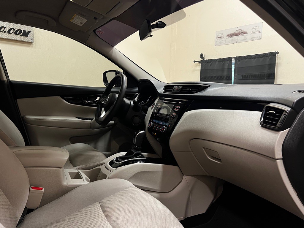 2017 Nissan Rogue Image 13