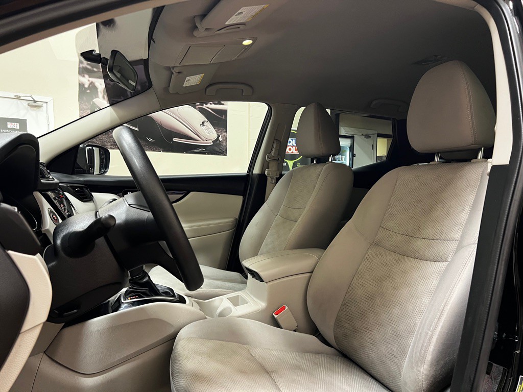 2017 Nissan Rogue Image 16